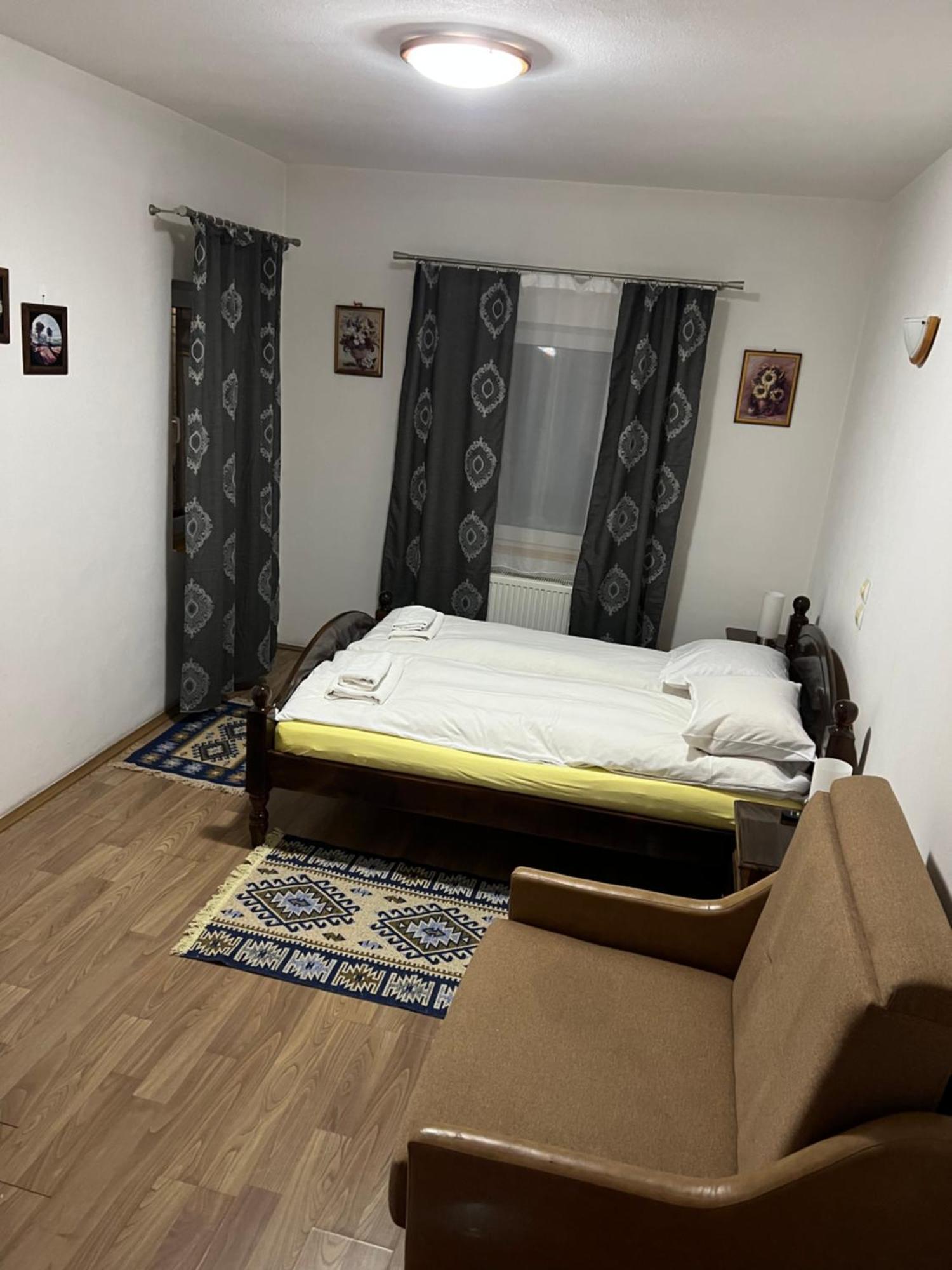 Pensiunea Sandra Ocna Şugatag Exterior foto